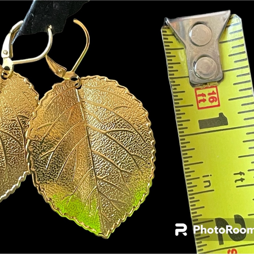 JOAN RIVERS LEAF EARRINGS - Picture 2 of 3